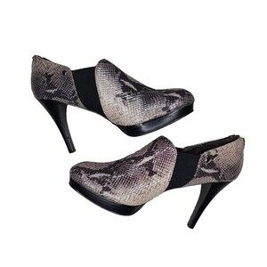 Coach And Four Heels Pumps Gray Python Print Shoe Zip Close Women's Size 8.5